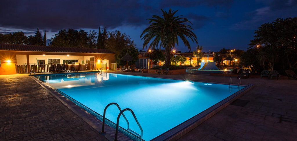 Piscine chauffée nocturne - camping 4* Ma Prairie Canet en Roussillon