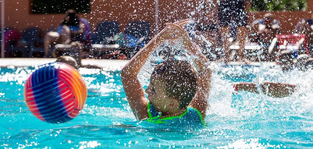 Enfants dans piscines du camping Ma Prairie