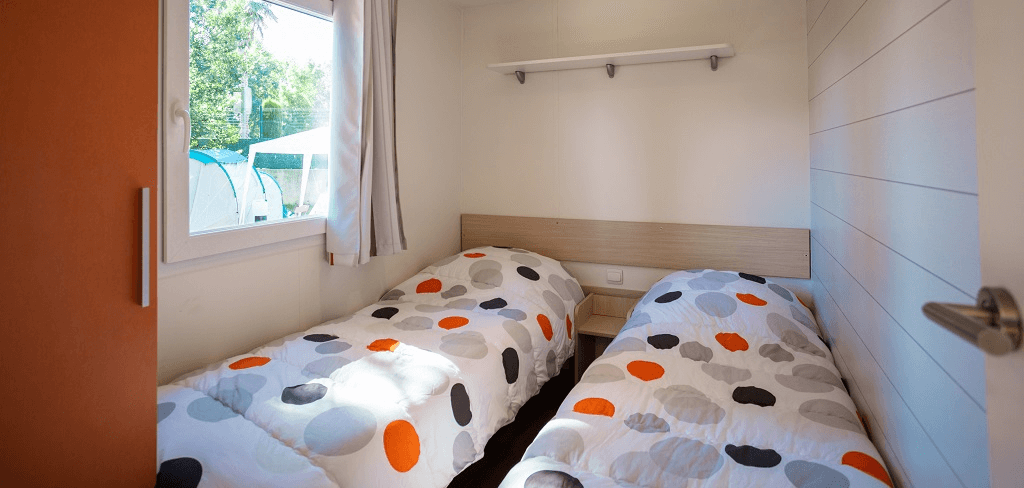 Grand Charme I - location mobil home avec chambre pour enfants