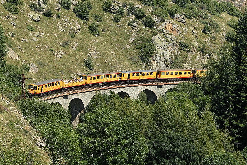 Petit train jaune